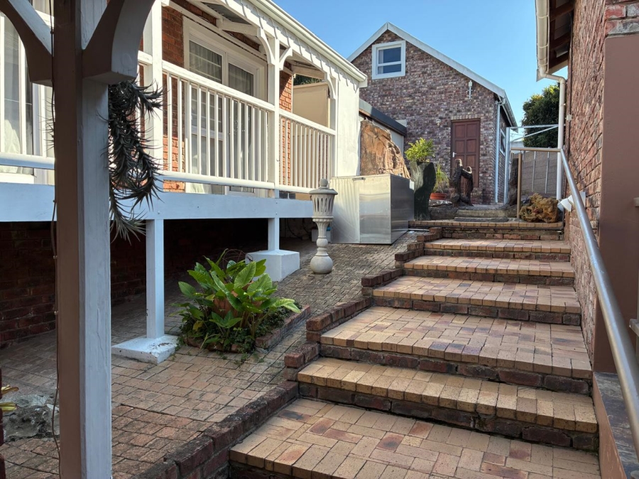 7 Bedroom Property for Sale in Heather Park Western Cape